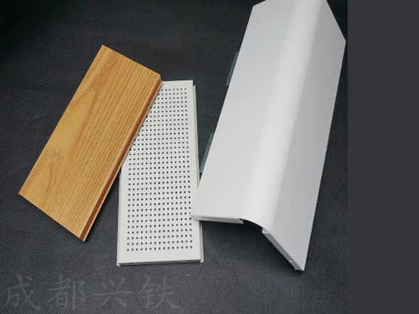 定制沖孔機房墻板，提升機房空間的差異化